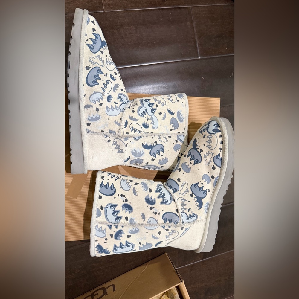 UGG Women's Classic Short Graffiti Boots - White/Gray/light blue - Picture 6 of 8